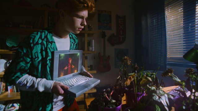 Video Reference: Computer, Personal computer, Laptop, Window, Musician, Netbook, Window blind, Fun, T-shirt, Youth