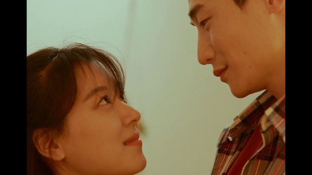 Video Reference: Forehead, Nose, Cheek, Skin, Lip, Chin, Eyebrow, Hairstyle, Photograph, Mouth