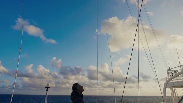 Video Reference: Cloud, Sky, Water, Daytime, Sunlight, Watercraft, Mast, Lake, Tree, Horizon