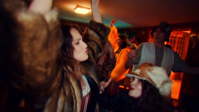 Video Reference: Fun, Event, Entertainment, Hat, Fashion design, Crowd, Jewellery, Room, Tradition, Leisure