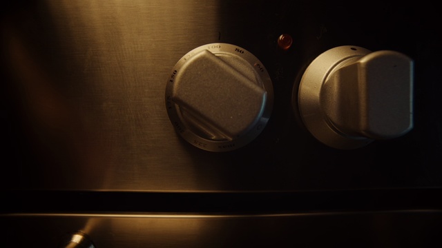 Video Reference: Automotive lighting, Wood, Automotive design, Tints and shades, Gas, Audio equipment, Automotive tire, Circle, Loudspeaker, Sound box