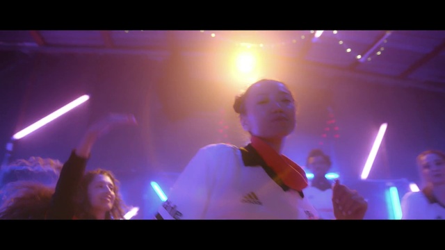 Video Reference: Microphone, Musician, Purple, Music artist, Artist, Music, Performing arts, Entertainment, Concert, Violet