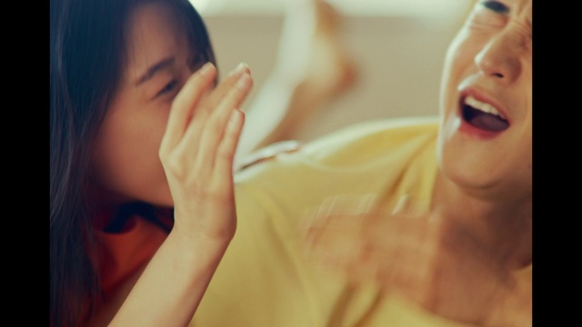 Video Reference: Forehead, Nose, Cheek, Skin, Lip, Chin, Hand, Eyebrow, Mouth, Eyelash