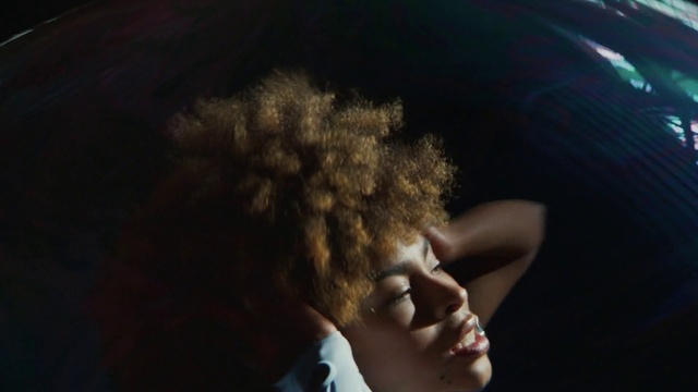 Video Reference: Nose, Eyebrow, Eyelash, Ear, Flash photography, Jaw, Neck, Jheri curl, Gesture, Happy