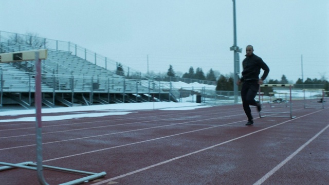 Video Reference: Sky, Track and field athletics, Asphalt, Road surface, Sports, Exercise, Road, Roof, Recreation, Athlete