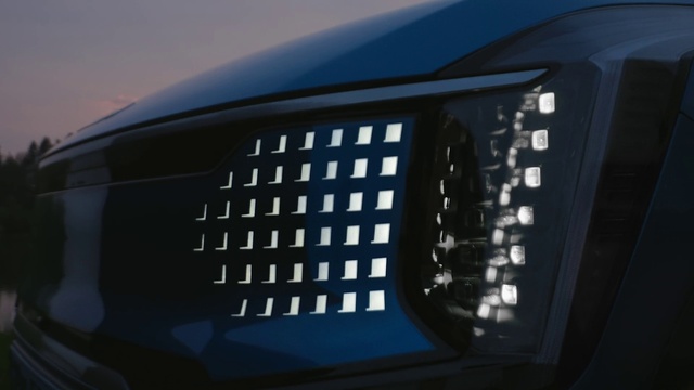 Video Reference: Automotive parking light, Grille, Automotive lighting, Hood, Vehicle, Window, Motor vehicle, Automotive design, Bumper, Vehicle door
