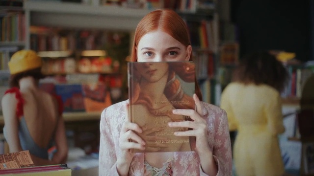 Video Reference: Facial expression, Temple, Street fashion, Happy, Fashion design, Fun, Long hair, Event, Necklace, Jewellery