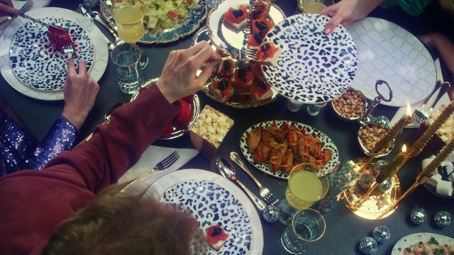 Video Reference: Tableware, Food, Dishware, Table, Drinkware, Plate, Textile, Serveware, Cup, Cutlery