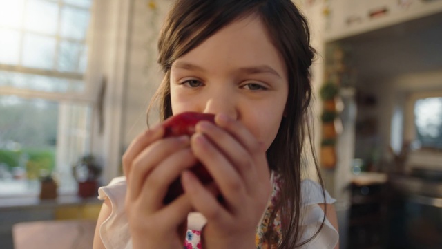 Video Reference: Nose, Face, Skin, Lip, Chin, Food, Smile, Eyebrow, Mouth, Food craving