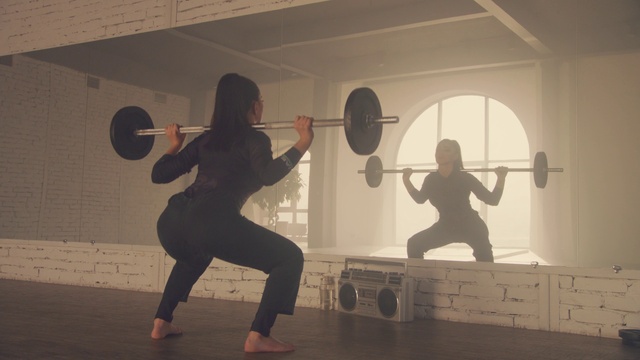 Video Reference: Drum, Weightlifter, Free weight bar, Entertainment, Performing arts, Exercise, Weights, Exercise equipment, Thigh, Weight training