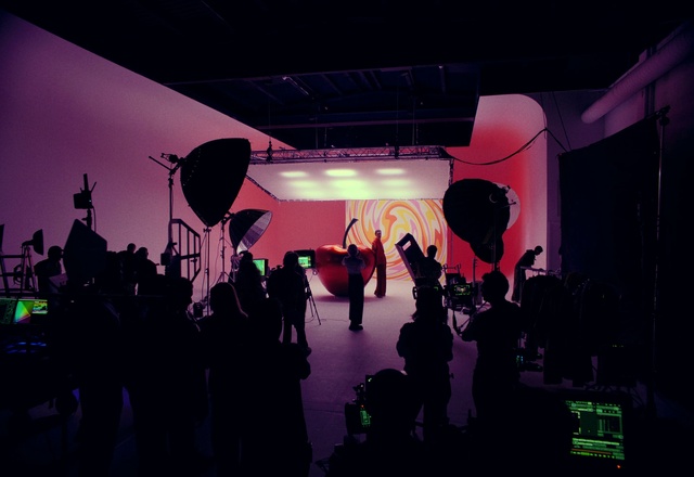 Video Reference: Purple, Pink, Violet, Entertainment, Performing arts, Magenta, Visual effect lighting, Music venue, Event, Performance art