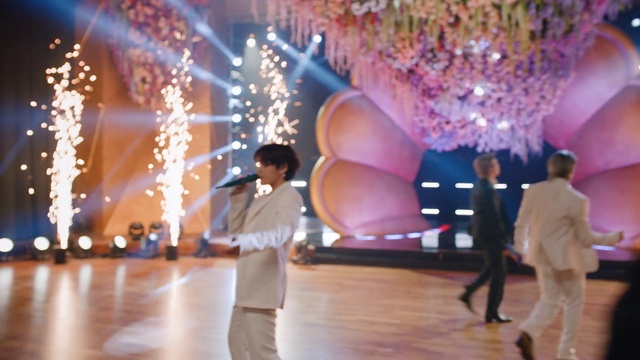 Video Reference: World, Light, Plant, Human, Fashion, Entertainment, Decoration, Lighting, Fun, Performing arts