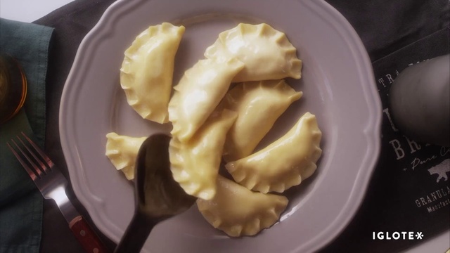 Video Reference: Momo, Tableware, Wonton, Food, Mandu, Ingredient, Jiaozi, Dumpling, Recipe, Manti