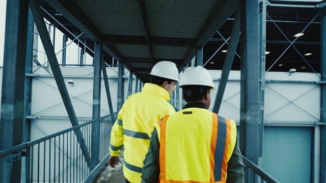 Video Reference: Helmet, Hard hat, Workwear, High-visibility clothing, Tradesman, Engineer, Construction worker, Headgear, Blue-collar worker, Composite material