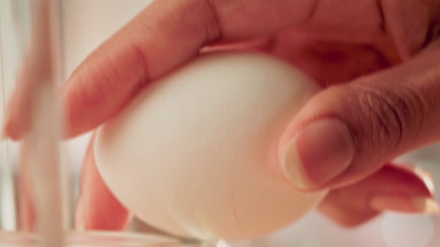 Video Reference: Gesture, Pink, Finger, Material property, Thumb, Nail, Peach, Close-up, Event, Carmine