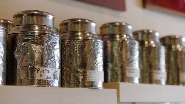 Video Reference: Tin, Food storage containers, Drinkware, Beverage can, Food storage, Material property, Drink, Cylinder, Glass, Salt and pepper shakers