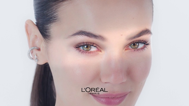 Video Reference: Forehead, Nose, Cheek, Skin, Lip, Chin, Eyelash, Eye liner, Jaw, Neck