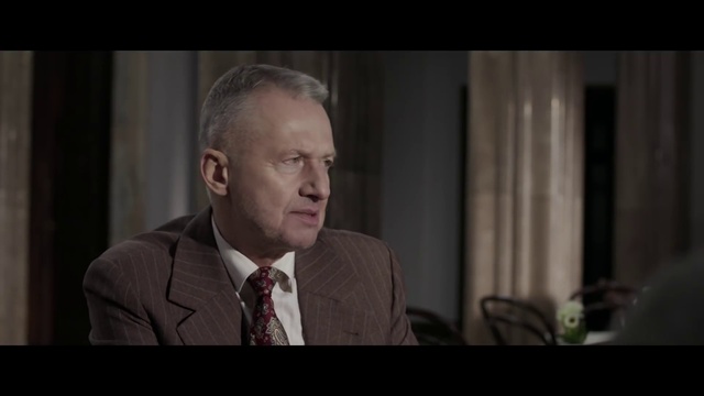 Video Reference: Flash photography, Tie, Suit, Plant, Spokesperson, Event, Formal wear, Official, Wrinkle, White-collar worker