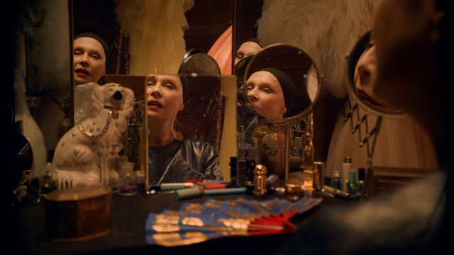 Video Reference: Temple, Event, Entertainment, Fun, Art, Room, Games, Visual arts, Darkness, Nativity scene