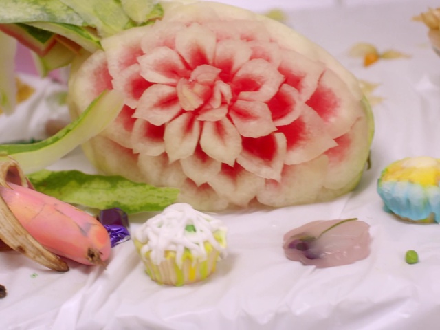 Video Reference: Petal, Dishware, Recipe, Cake decorating supply, Ingredient, Flower, Cuisine, Cake decorating, Food, Dish