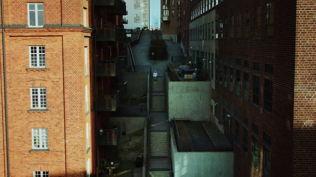 Video Reference: Window, Building, Fixture, Urban design, Electricity, Gas, City, Facade, Road, Mixed-use