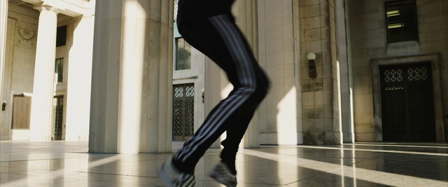 Video Reference: Shoulder, Leg, Knee, Thigh, Street fashion, Sleeve, Waist, Calf, Sportswear, Fashion design