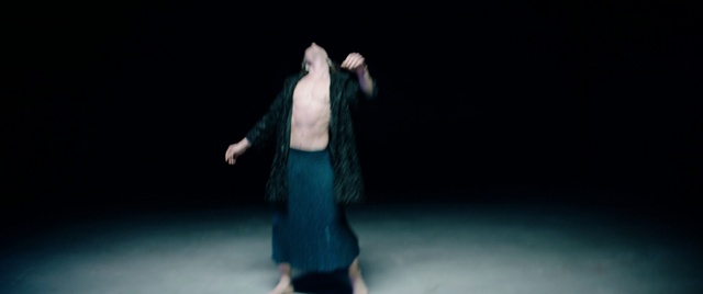 Video Reference: Flash photography, Dance, Gesture, Entertainment, Performing arts, Choreography, Fashion design, Knee, Event, Electric blue