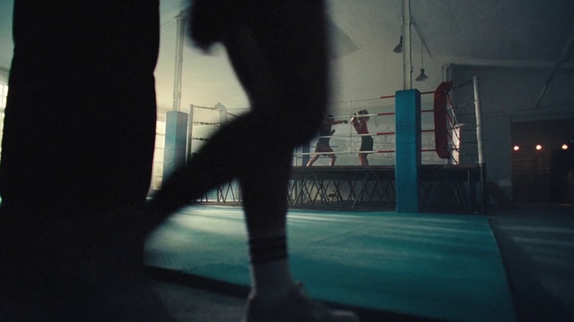 Video Reference: Flash photography, Knee, Thigh, Tints and shades, Elbow, Flooring, Human leg, Darkness, Backlighting, Waist