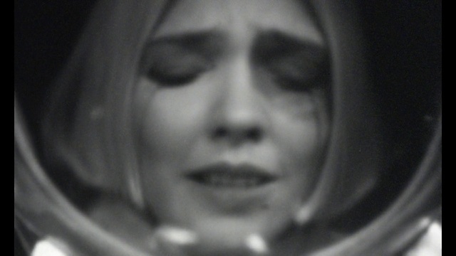 Video Reference: Eye, Jaw, Automotive tire, Grey, Flash photography, Rim, Circle, Snout, Symmetry, Automotive wheel system