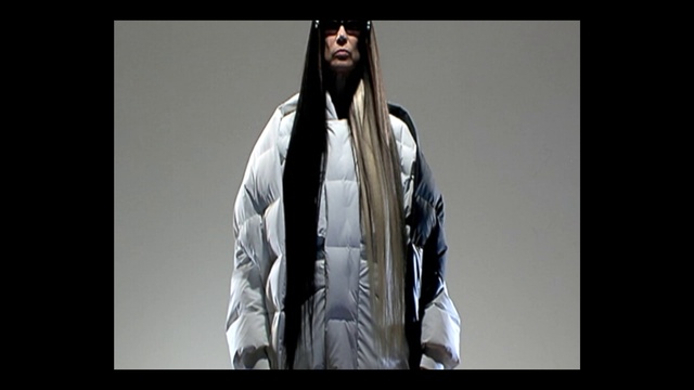 Video Reference: Hand, Arm, Flash photography, Sleeve, Sunglasses, Gesture, Goggles, Blazer, Formal wear, Fashion design