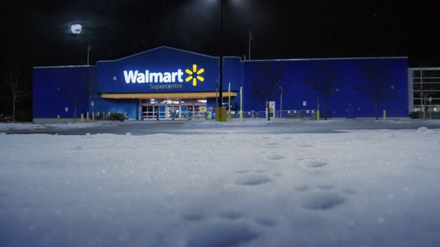 Video Reference: Atmosphere, Light, Street light, Snow, Sky, Building, Freezing, Gas, Electric blue, Winter