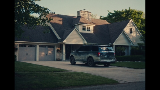 Video Reference: Wheel, Tire, Building, Sky, Vehicle, Plant, Window, Car, Automotive tire, Automotive lighting