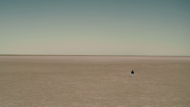 Video Reference: Water, Sky, Fluid, Landscape, Horizon, Lake, Aeolian landform, Coast, Cloud, Ocean