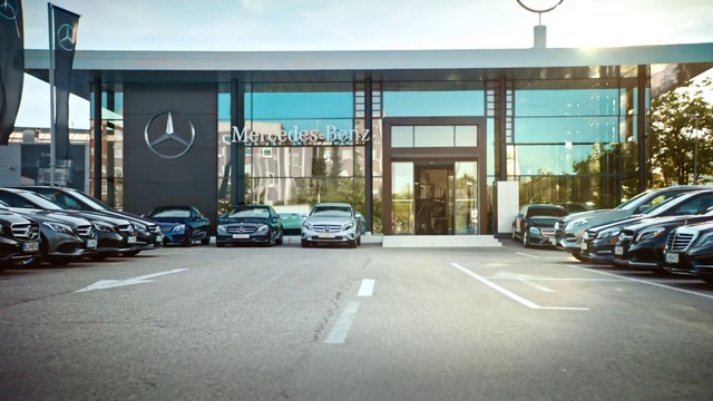 Video Reference: Automotive parking light, Car, Land vehicle, Vehicle, Tire, Automotive lighting, Motor vehicle, Wheel, Building, Infrastructure