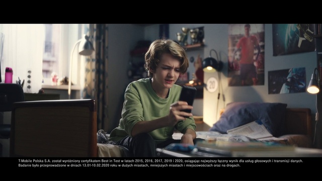 Video Reference: Flash photography, Font, Event, Fun, Sitting, Darkness, Conversation, Eyewear, Job, Photo caption