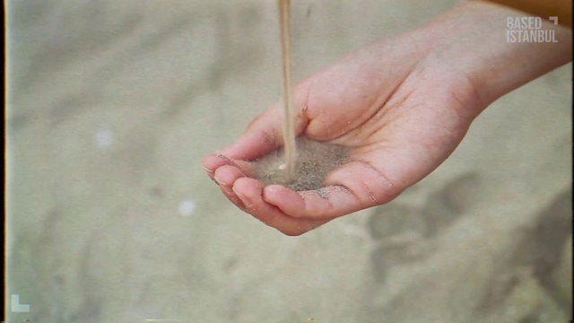 Video Reference: Gesture, Finger, Thumb, Fish, Marine invertebrates, Nail, Soil, Wood, Art, Flesh