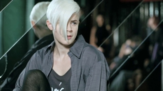 Video Reference: Street fashion, Flash photography, Eyewear, Event, Fun, Audio equipment, Bangs, Street, T-shirt, Portrait photography