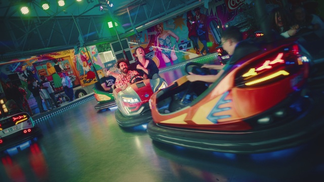 Video Reference: Entertainment, Bumper, Fun, Leisure, Recreation, Automotive exterior, Automotive lighting, Event, Automotive design, Headlamp