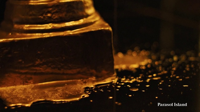 Video Reference: Liquid, Amber, Fluid, Wood, Drinkware, Tints and shades, Automotive lighting, Font, Darkness, Metal