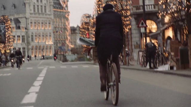 Video Reference: Bicycle, Wheel, Tire, Bicycles--Equipment and supplies, Bicycle tire, Building, Bicycle frame, Bicycle wheel, Street fashion, Road surface