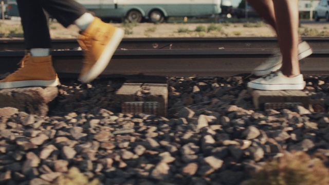 Video Reference: Wheel, Black, Wood, Automotive tire, Tints and shades, Grass, Asphalt, Human leg, Crowd, Metal