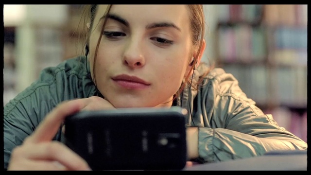 Video Reference: Forehead, Lip, Chin, Hairstyle, Eyebrow, Facial expression, Eyelash, Mouth, Street fashion, Fashion