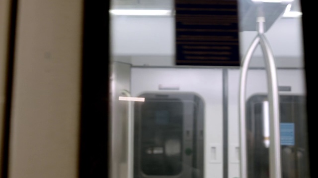 Video Reference: Fixture, Communication Device, Gas, Glass, Rectangle, Mobile phone, Automotive exterior, Telephony, Metal, Major appliance