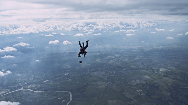 Video Reference: Cloud, Sky, Air travel, Wing, Aviation, Cumulus, Landscape, Air sports, Parachuting, Recreation