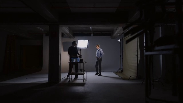 Video Reference: Flash photography, Darkness, Event, Flooring, Machine, Visual arts, Hall, Room, Shadow, Chair