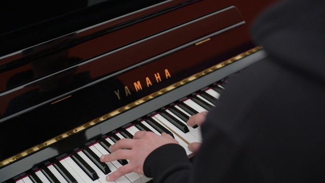 Video Reference: Musical instrument, Piano, Keyboard, Musical instrument accessory, Music, Electronic musical instrument, Technology, Electronic device, Event, Entertainment