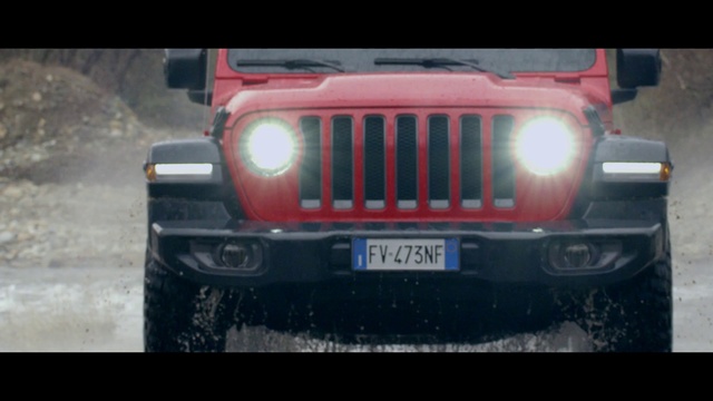 Video Reference: Automotive parking light, Vehicle registration plate, Land vehicle, Vehicle, Automotive side marker light, Grille, Car, Automotive lighting, Tire, Automotive tire