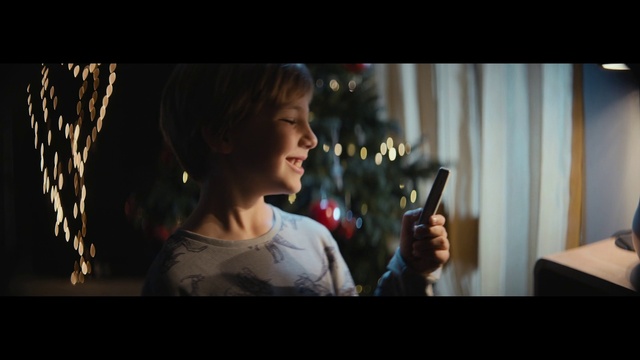 Video Reference: Facial expression, Flash photography, Smile, Gesture, Happy, Long hair, Event, Fun, Darkness, Electric blue