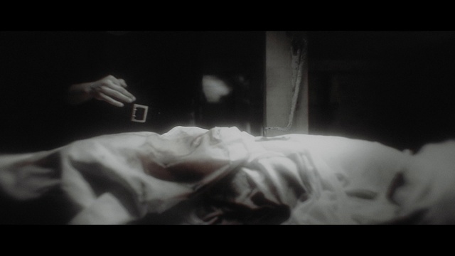 Video Reference: Furniture, Cloud, Comfort, Flash photography, Jaw, Tints and shades, Bed, Elbow, Linens, Abdomen