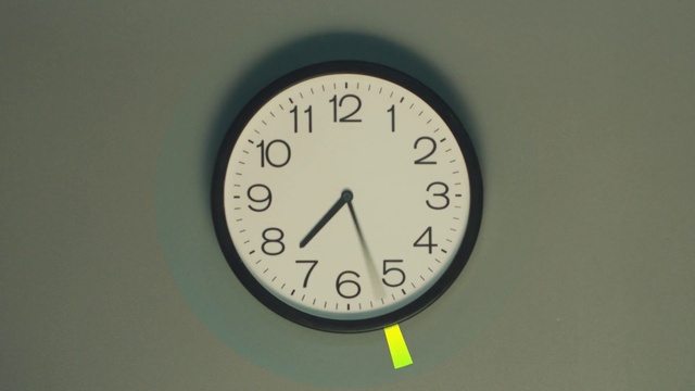 Video Reference: Clock, Quartz clock, Measuring instrument, Circle, Font, Gas, Gauge, Number, Fashion accessory, Macro photography